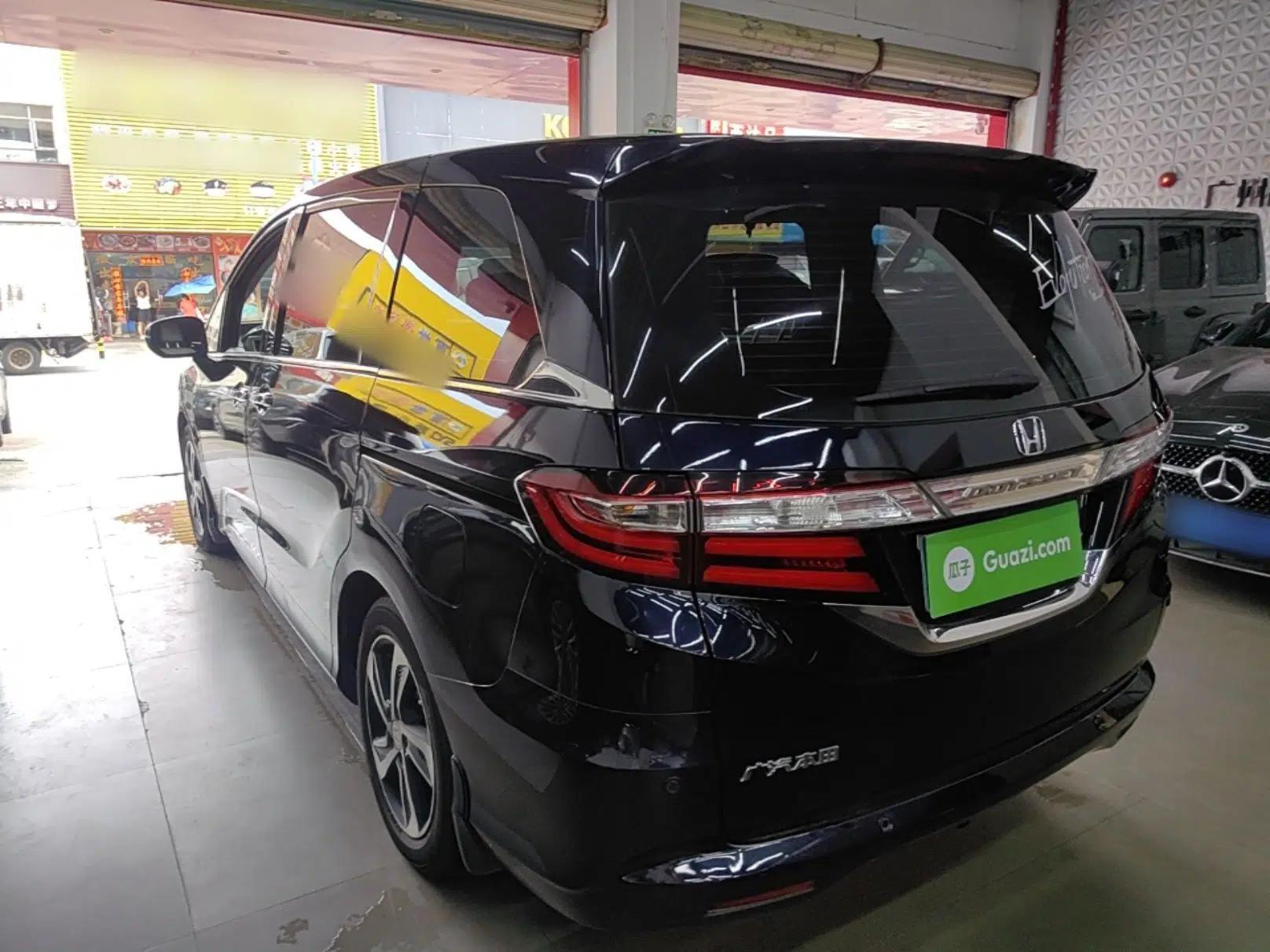 Honda Odyssey 2015 Revised 2.4L Luxury Edition — миниатюра 4