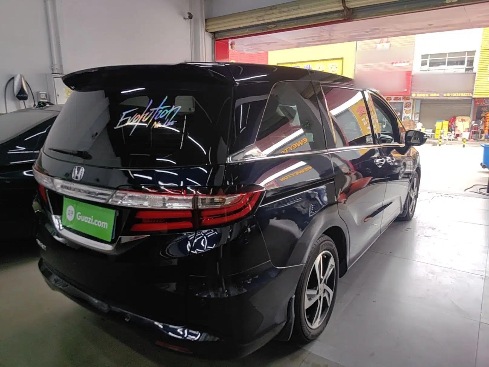 Honda Odyssey 2015 Revised 2.4L Luxury Edition — миниатюра 6