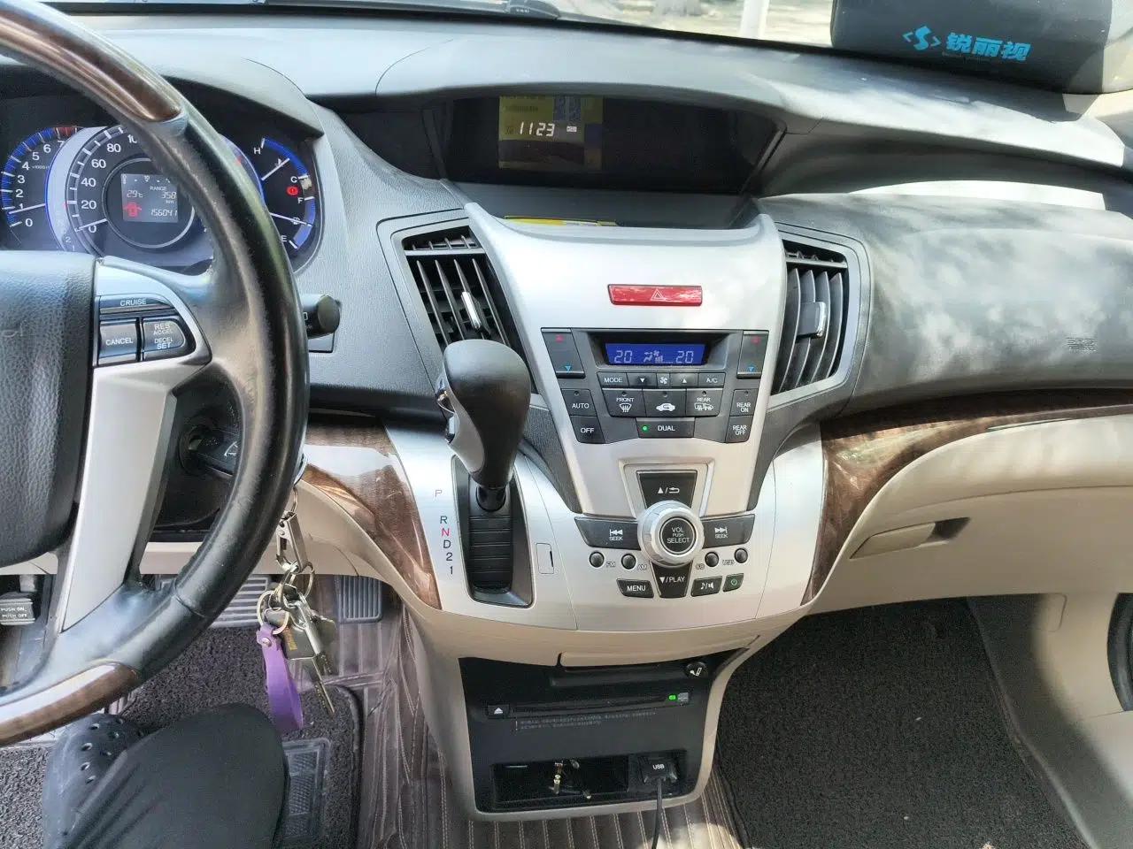 Honda Odyssey 2014 2.4L Luxury Edition — миниатюра 13
