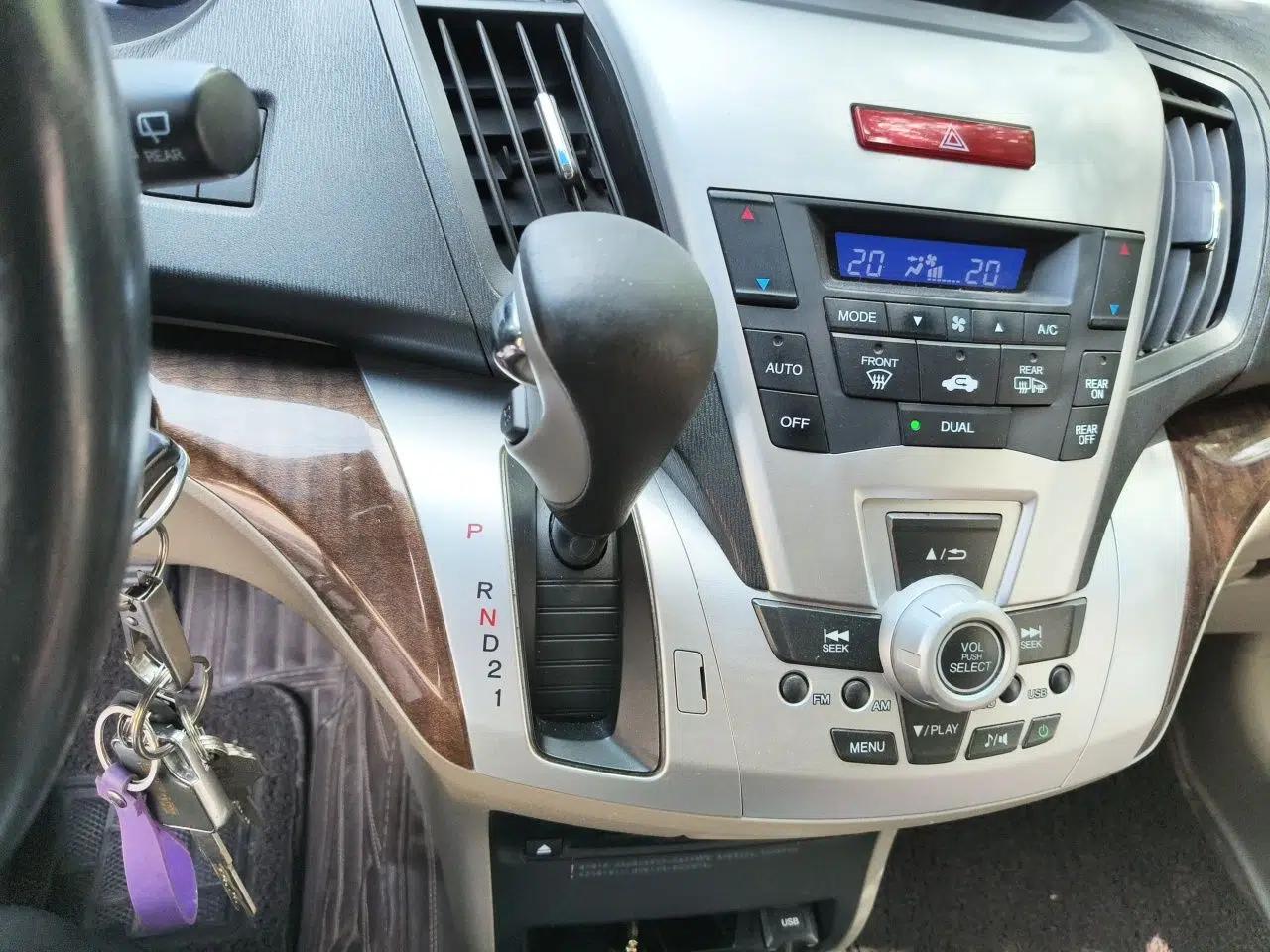 Honda Odyssey 2014 2.4L Luxury Edition — миниатюра 14