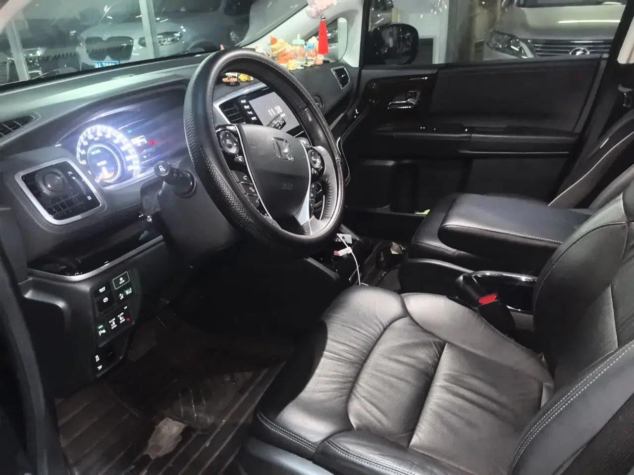 Honda Odyssey 2019 2.0L Rui-Zunxiang Edition — миниатюра 15
