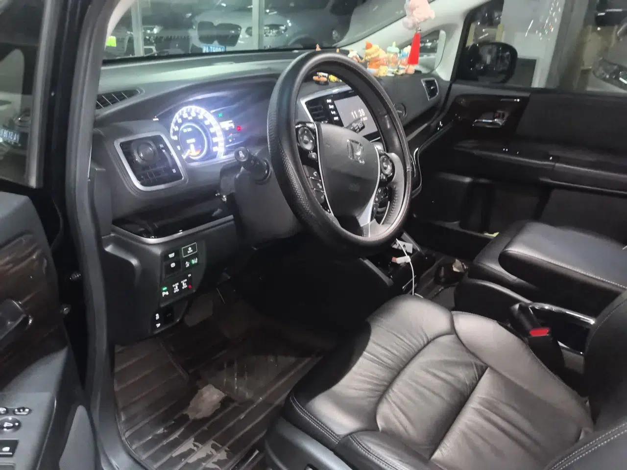Honda Odyssey 2019 2.0L Rui-Zunxiang Edition — миниатюра 16