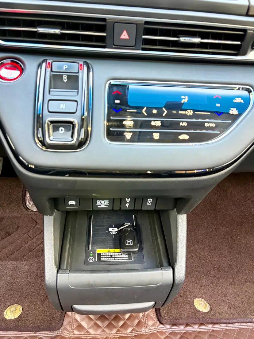 Honda Odyssey 2022 2.0L eHEV Sharp Enjoyment Edition — миниатюра 17