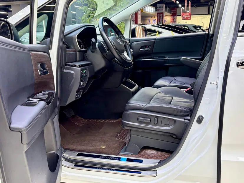 Honda Odyssey 2022 2.0L eHEV Sharp Enjoyment Edition — миниатюра 18