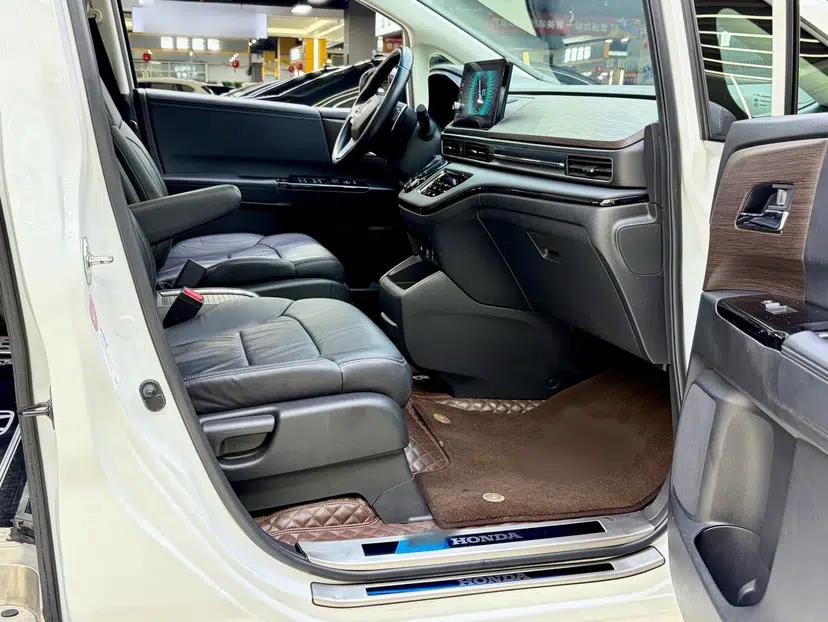 Honda Odyssey 2022 2.0L eHEV Sharp Enjoyment Edition — миниатюра 22