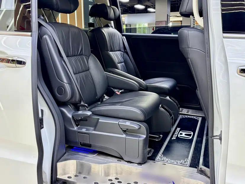Honda Odyssey 2022 2.0L eHEV Sharp Enjoyment Edition — миниатюра 23