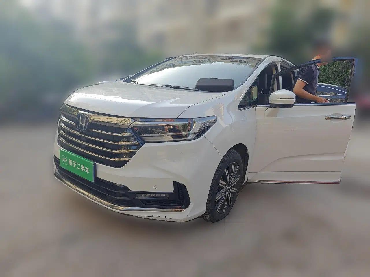 Honda Odyssey 2022 2.0L eHEV Sharp Enjoyment Edition — миниатюра 1