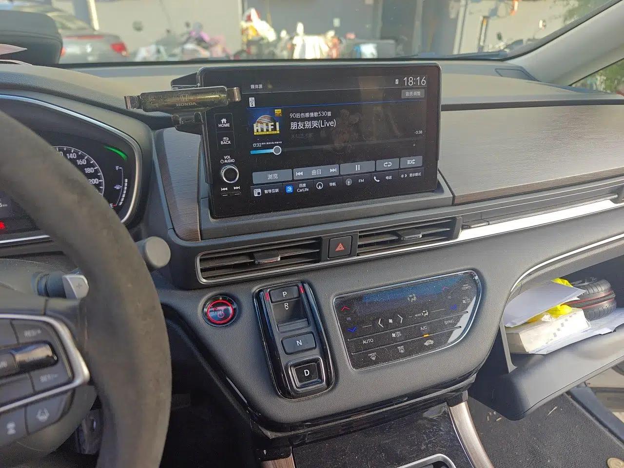 Honda Odyssey 2022 2.0L eHEV Sharp Enjoyment Edition — миниатюра 13