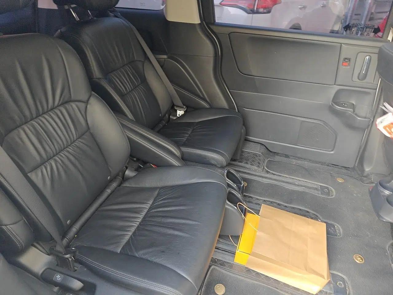 Honda Odyssey 2022 2.0L eHEV Sharp Enjoyment Edition — миниатюра 17