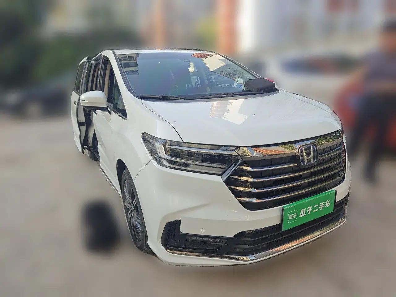 Honda Odyssey 2022 2.0L eHEV Sharp Enjoyment Edition — миниатюра 3