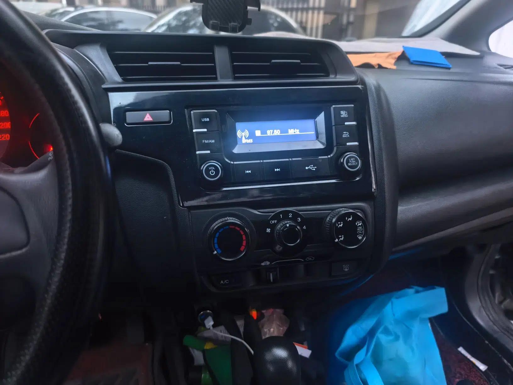 Honda Fit 2018 1.5L CVT Comfort Sunroof Version — миниатюра 13