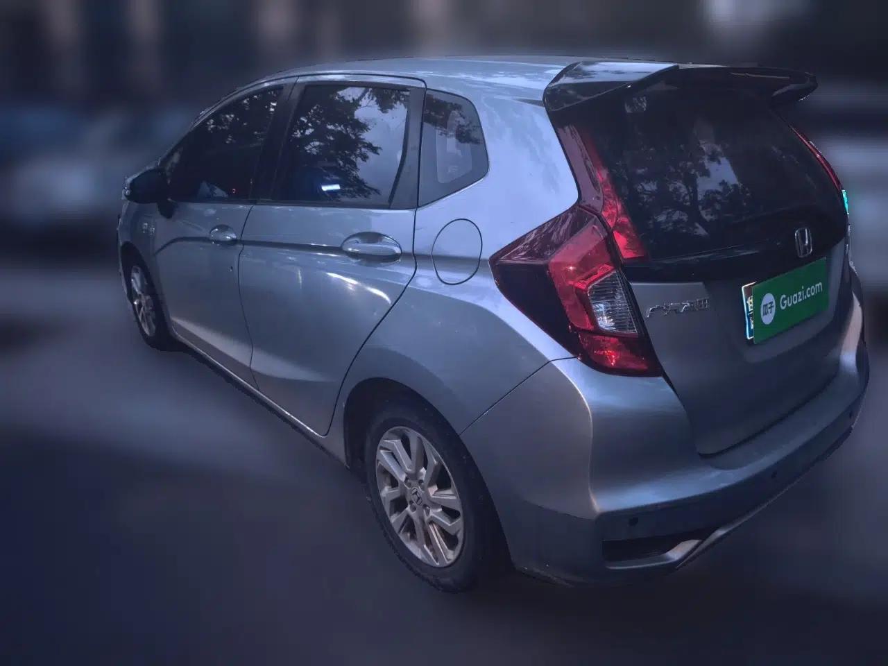 Honda Fit 2018 1.5L CVT Comfort Sunroof Version — миниатюра 4