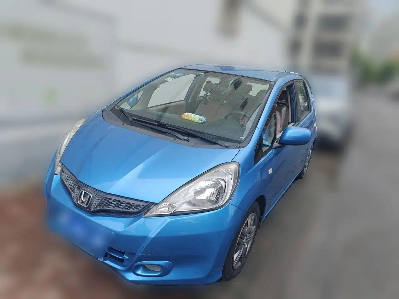 Honda Fit 2011 1.3L automatic comfort version — миниатюра 1