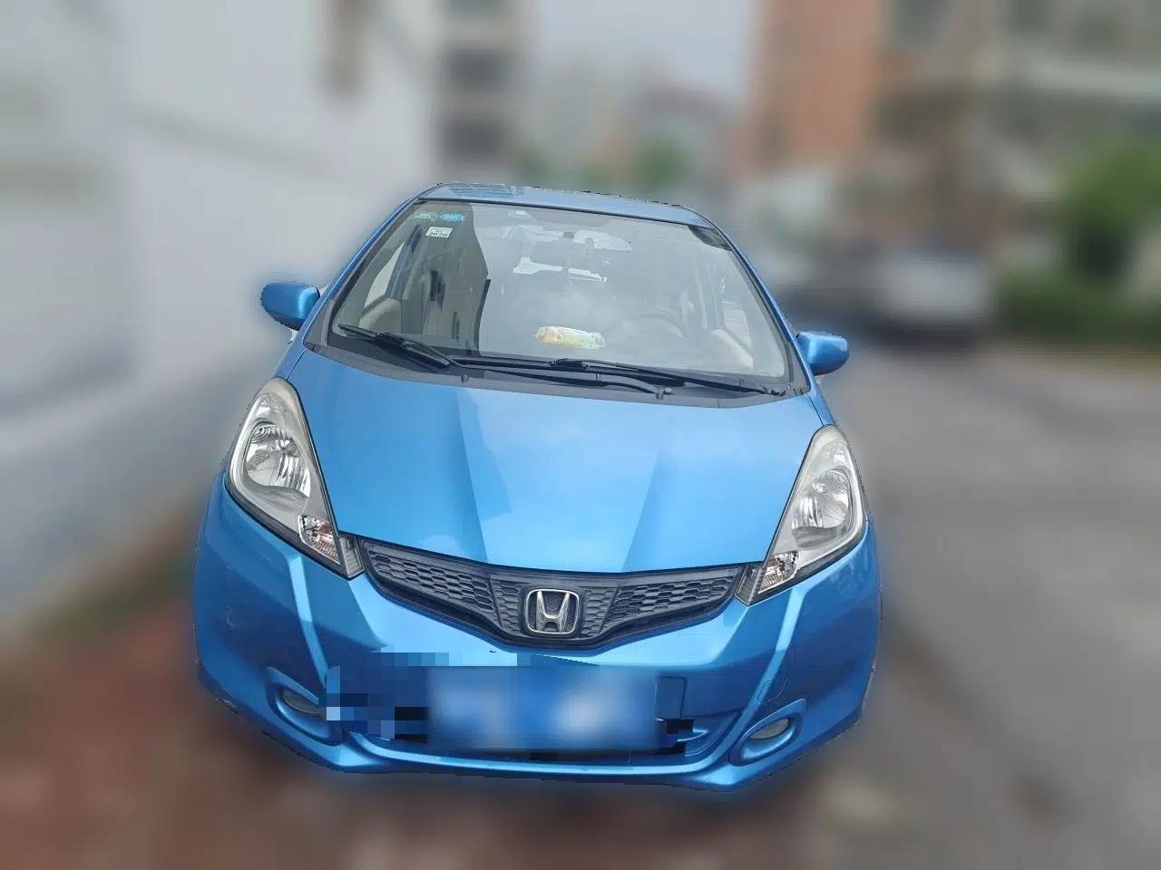 Honda Fit 2011 1.3L automatic comfort version — миниатюра 2