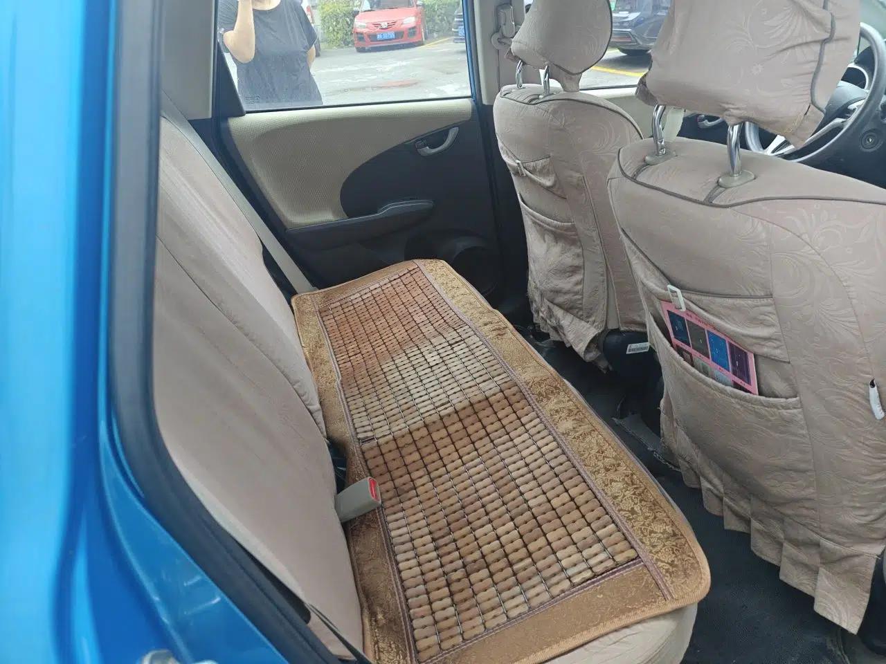 Honda Fit 2011 1.3L automatic comfort version — миниатюра 17
