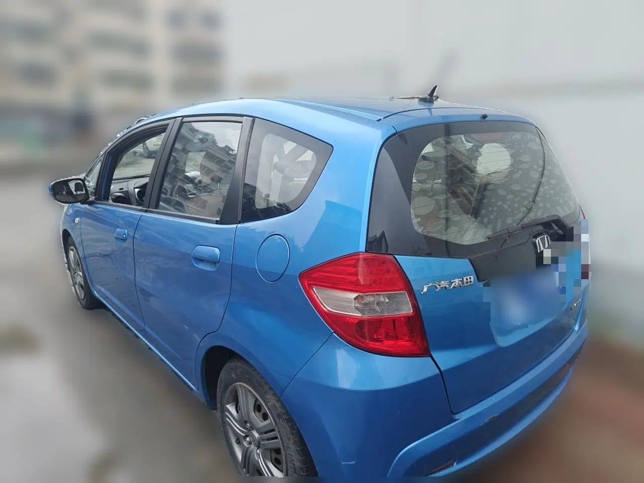 Honda Fit 2011 1.3L automatic comfort version — миниатюра 4