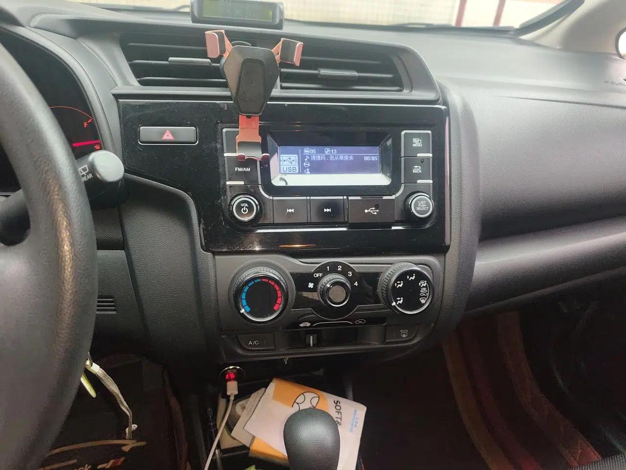 Honda Fit 2018 1.5L CVT Comfort Version — миниатюра 13