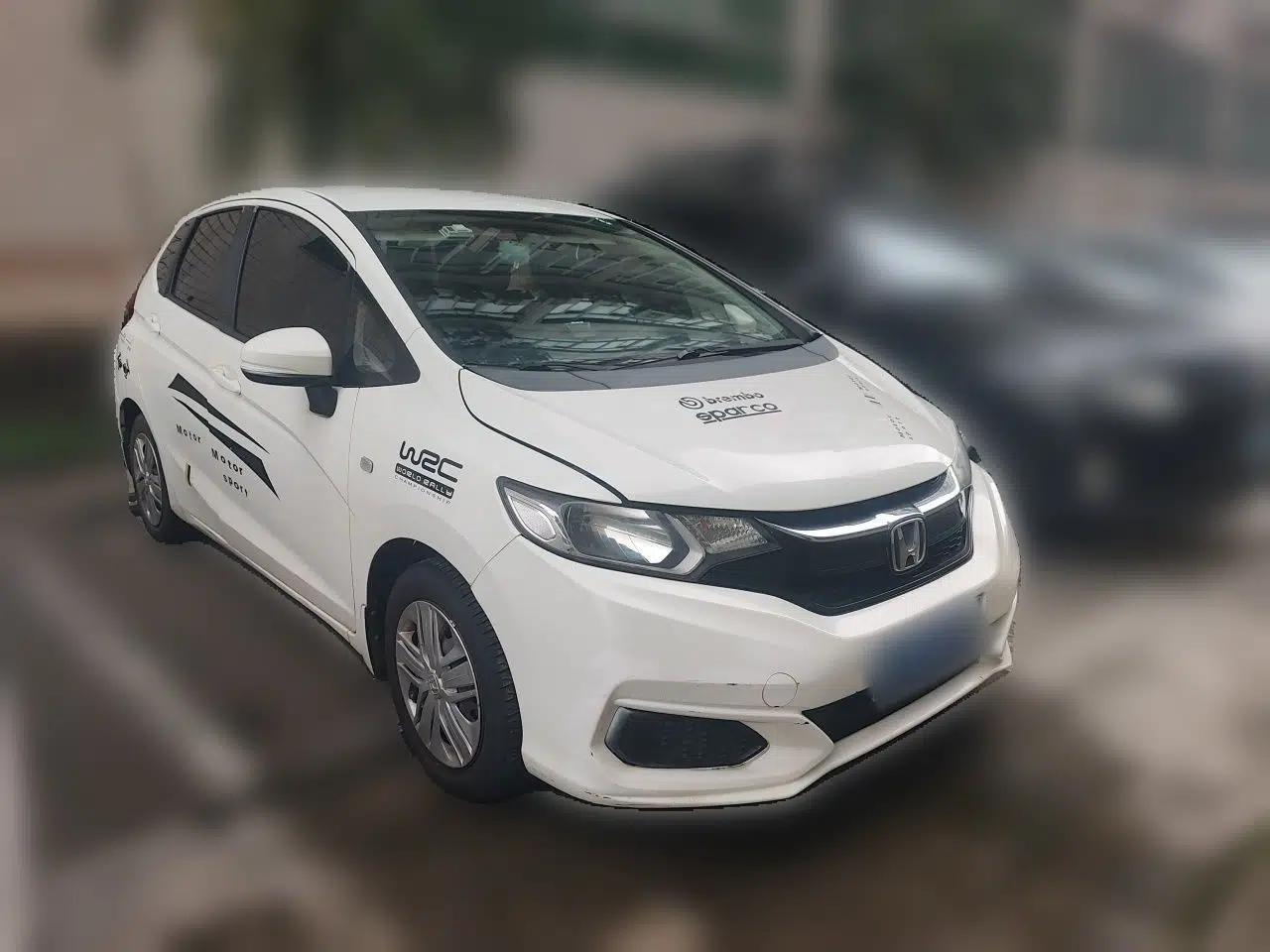 Honda Fit 2018 1.5L CVT Comfort Version — миниатюра 3