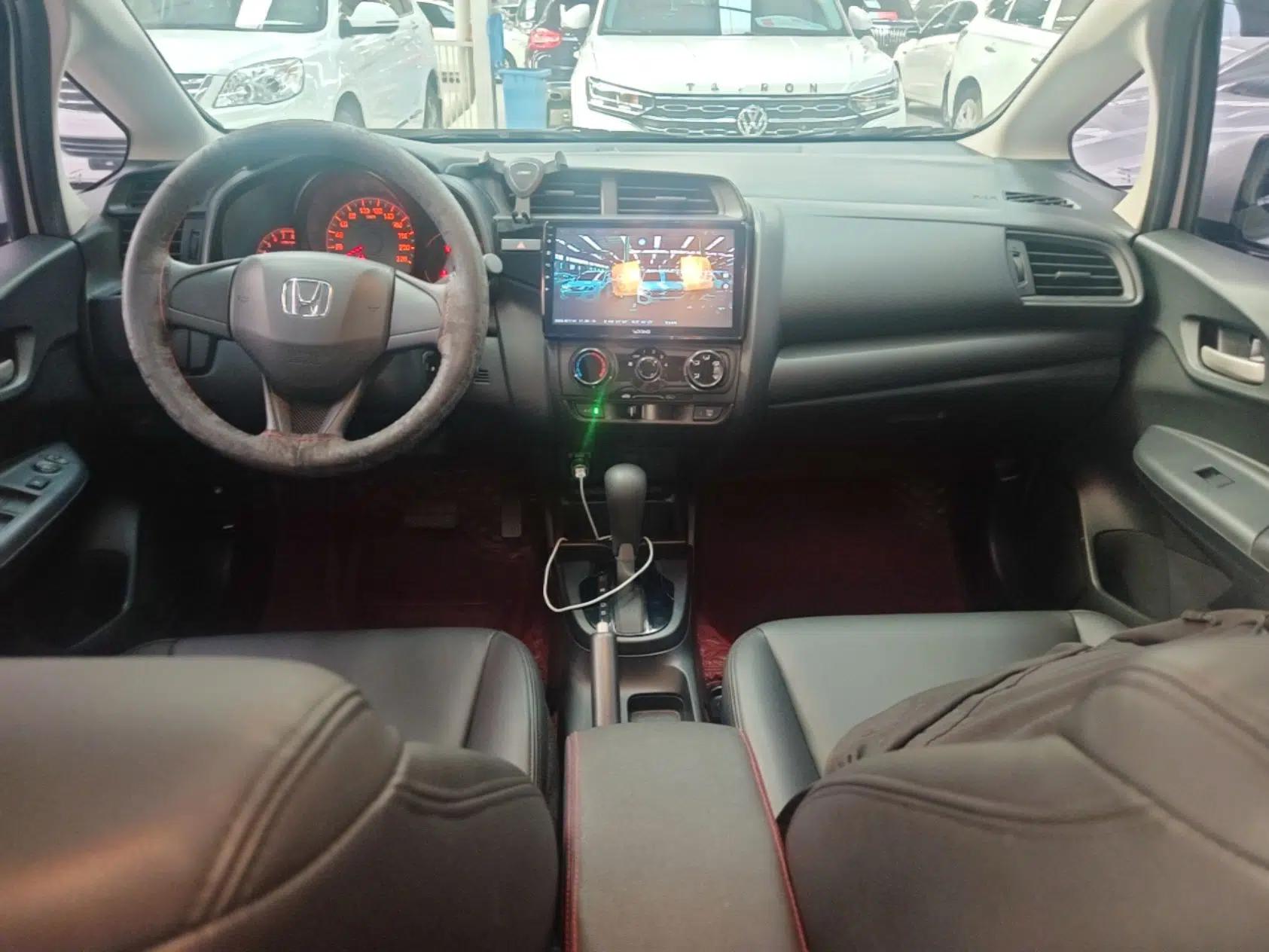 Honda Fit 2018 1.5L CVT Comfort Sunroof Version — миниатюра 12