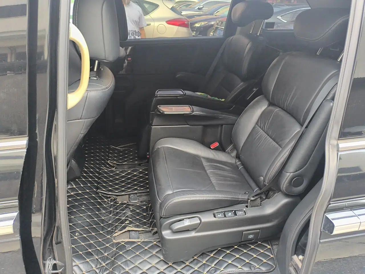 Honda Elysion 2016 2.4L Supreme Edition — миниатюра 17