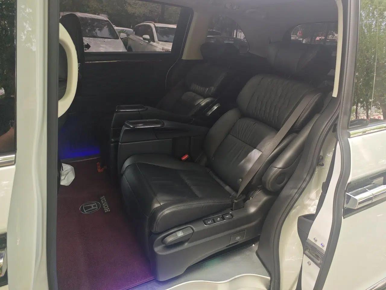 Honda Elysion 2022 2.0L eHEV Luxury First Edition — миниатюра 17