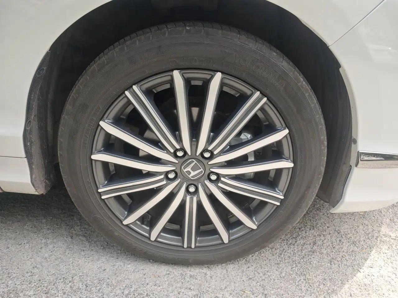 Honda Elysion 2022 2.0L eHEV Luxury First Edition — миниатюра 8