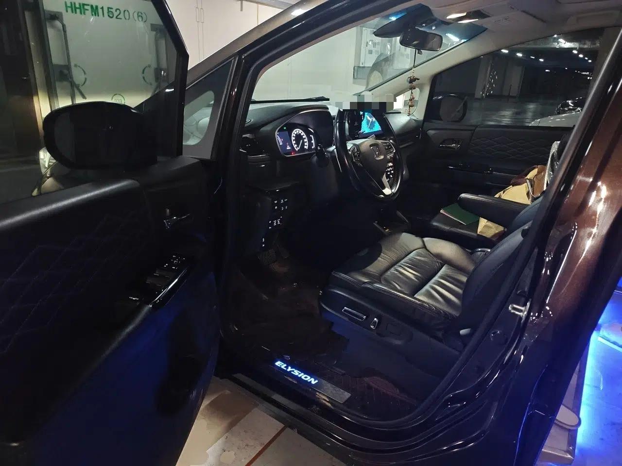 Honda Elysion 2022 2.0L eHEV Luxury First Edition — миниатюра 16