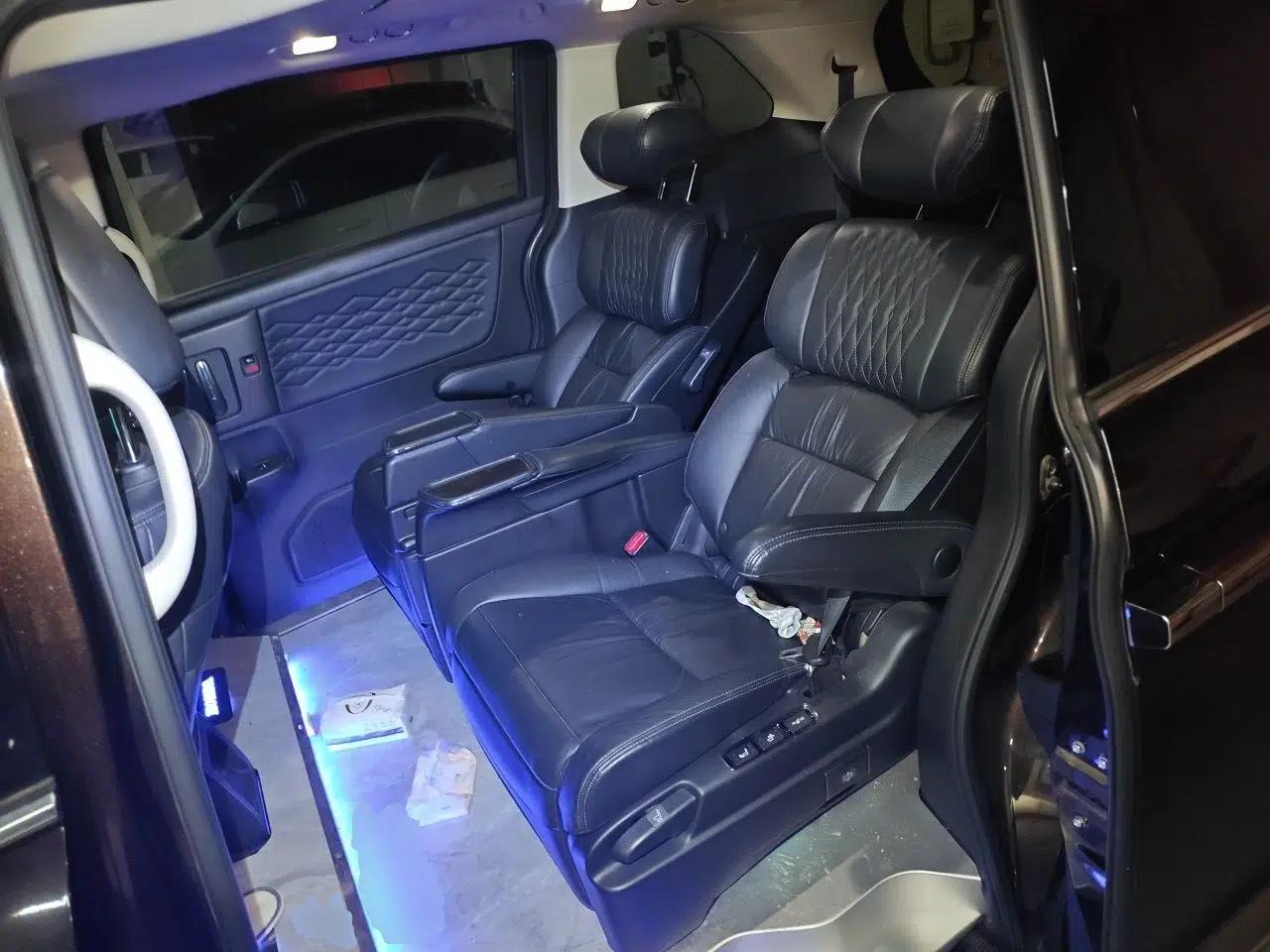 Honda Elysion 2022 2.0L eHEV Luxury First Edition — миниатюра 17
