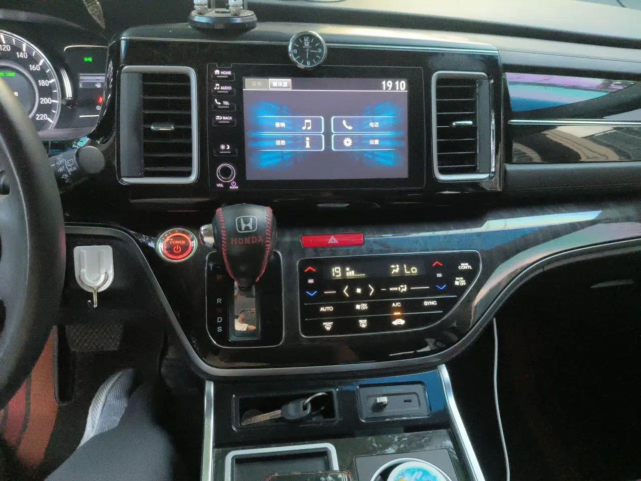Honda Elysion 2019 2.0L Hybrid Luxury Edition — миниатюра 13