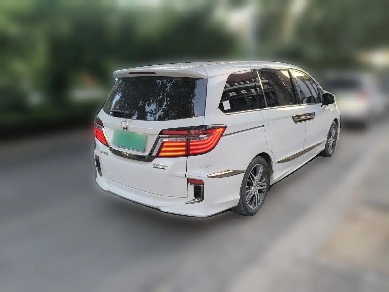 Honda Elysion 2019 2.0L Hybrid Luxury Edition — миниатюра 6
