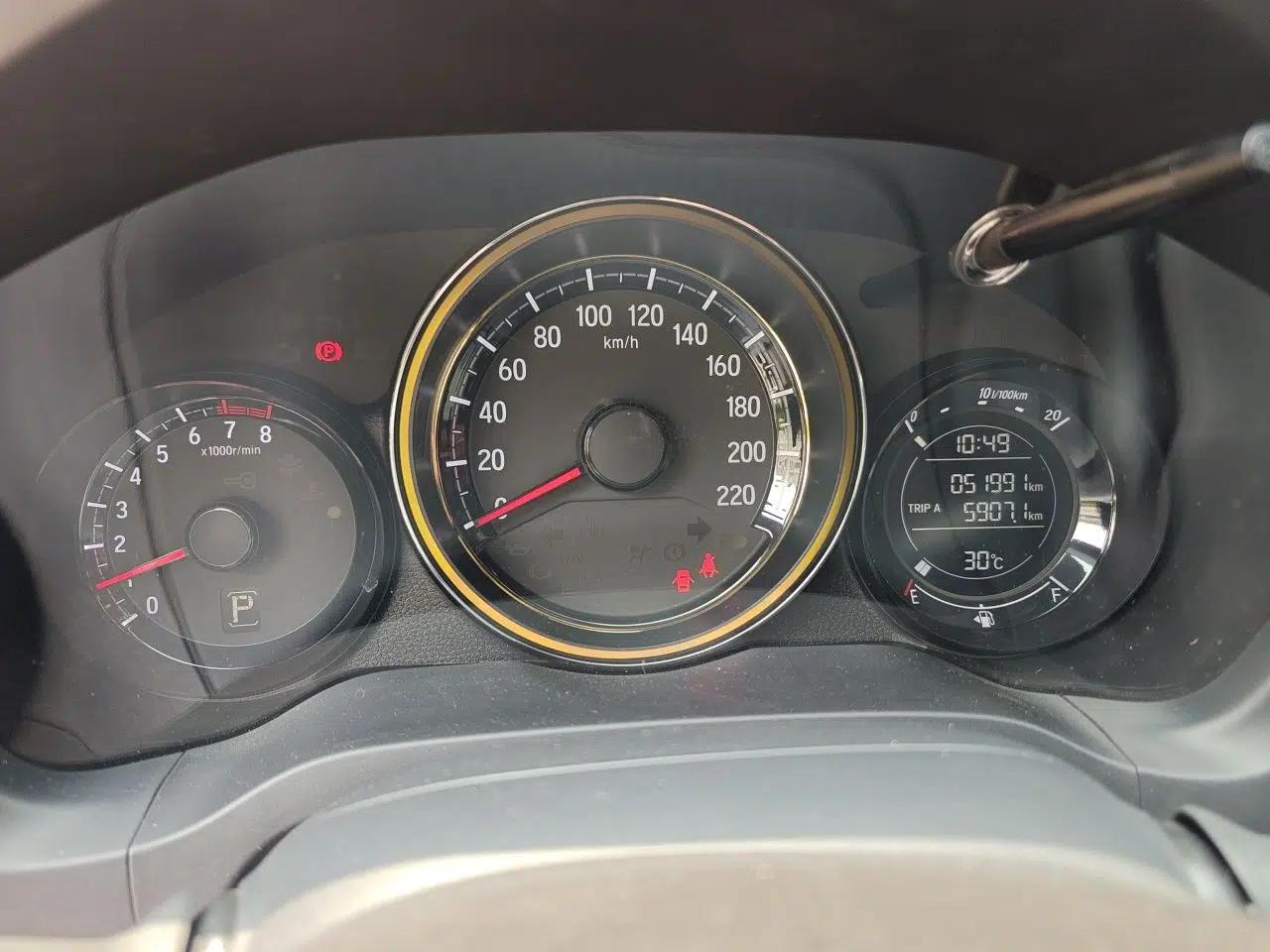 Honda XR-V 2015 1.5L LXi CVT Classic Edition — миниатюра 11