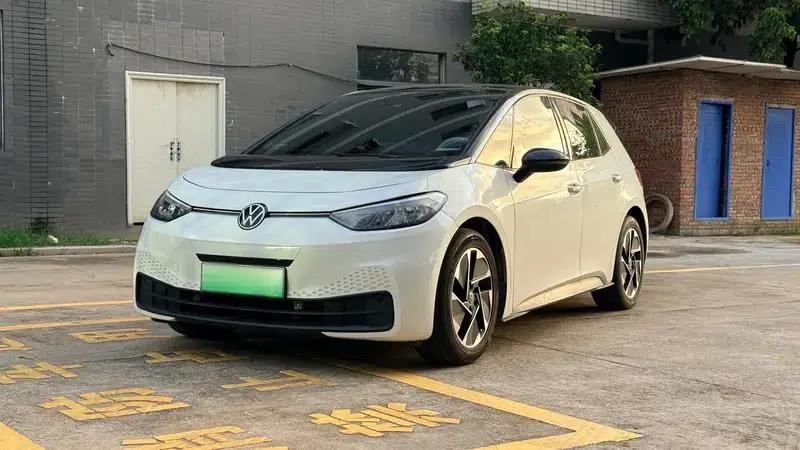 Volkswagen ID.3 2025 Smart Edition with Outstanding Oxygen — миниатюра 1