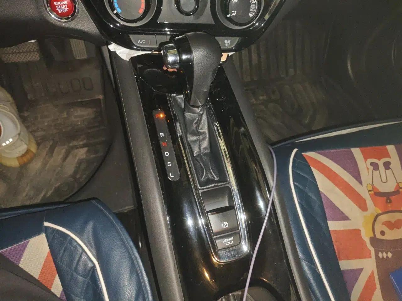 Honda Vezel 2018 1.5L CVT 2WD Technology Elite Model — миниатюра 14