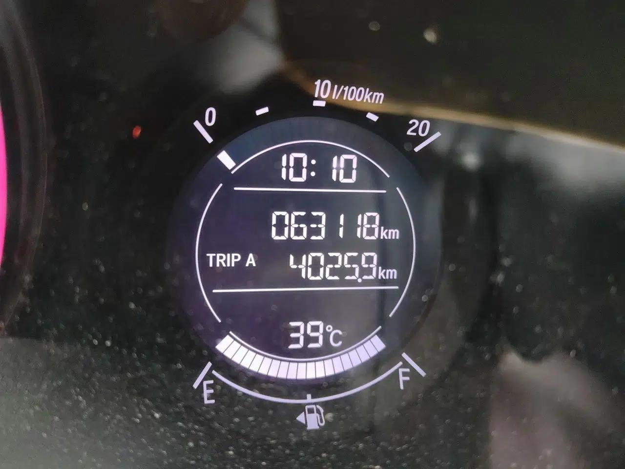 Honda Vezel 2017 1.5L CVT 2WD Comfort Model — миниатюра 11
