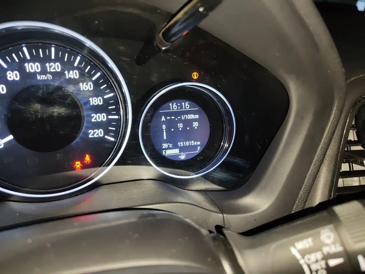 Honda Vezel 2015 1.8L CVT 2WD Luxury Model — миниатюра 12
