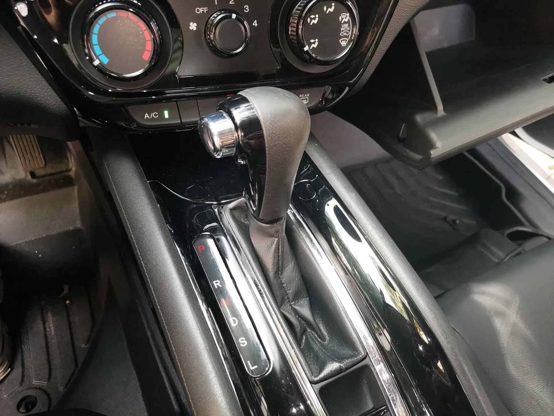 Honda Vezel 2015 1.5L CVT two-wheel drive Comfort trim — миниатюра 14