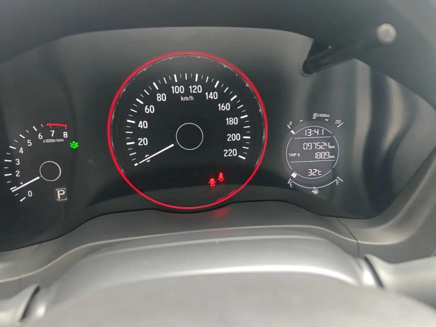 Honda Vezel 2017 1.5L CVT 2WD Comfort Model — миниатюра 14