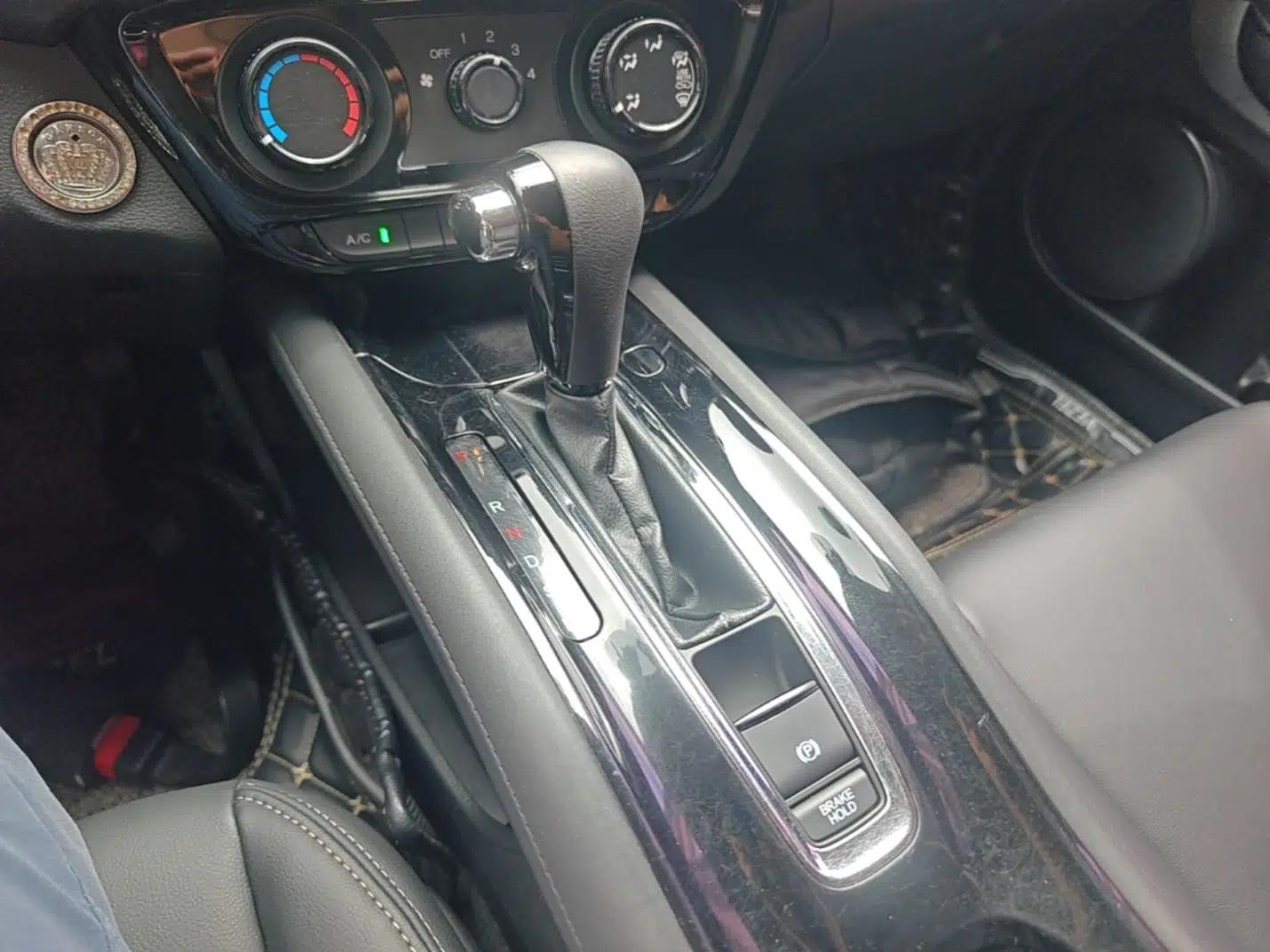 Honda Vezel 2017 1.5L CVT 2WD Comfort Model — миниатюра 16