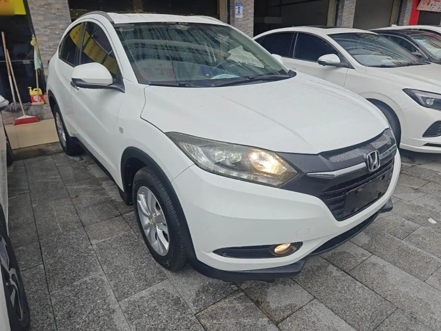 Honda Vezel 2017 1.5L CVT 2WD Comfort Model — миниатюра 3