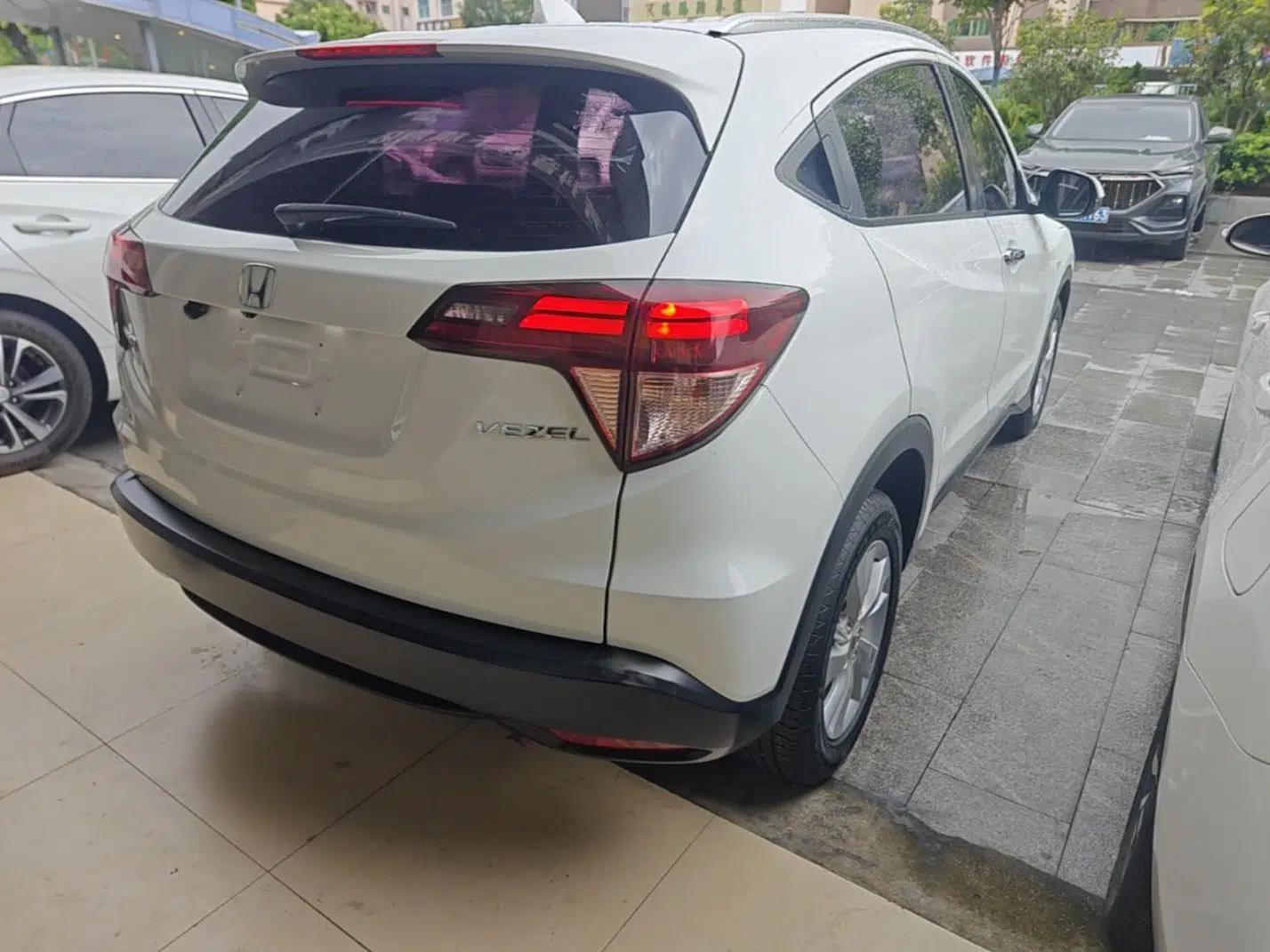 Honda Vezel 2017 1.5L CVT 2WD Comfort Model — миниатюра 6