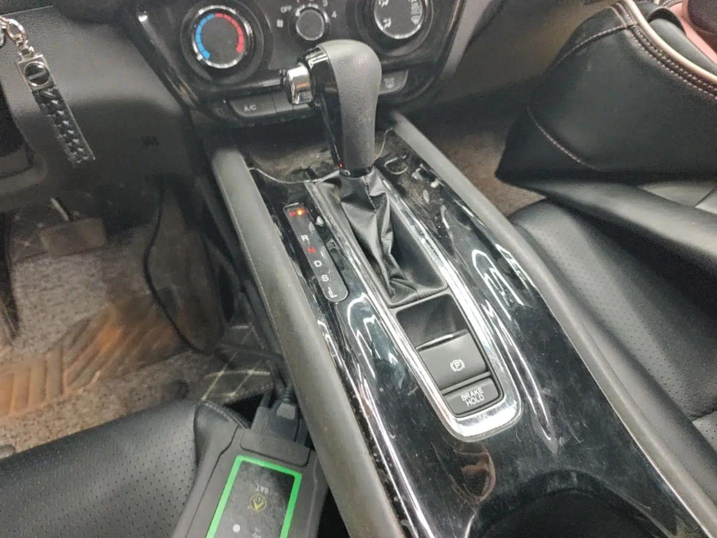 Honda Vezel 2017 1.5L CVT 2WD Comfort Model — миниатюра 16
