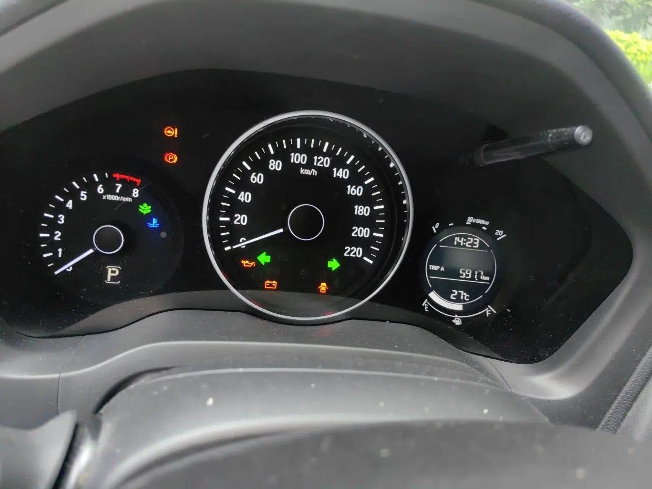 Honda Vezel 2015 1.5L CVT two-wheel drive Comfort trim — миниатюра 10