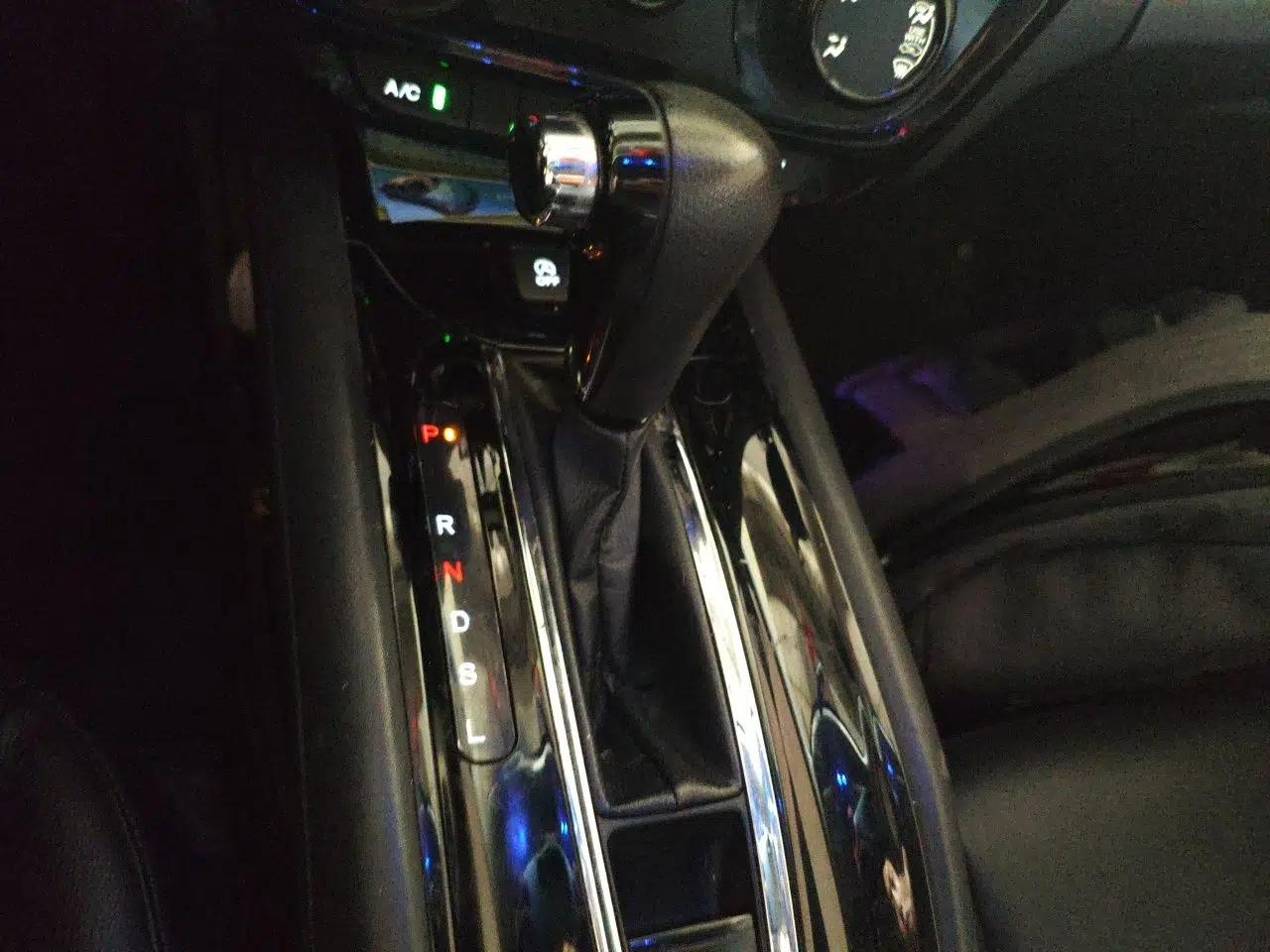 Honda Vezel 2020 1.5L CVT Pioneer Edition — миниатюра 14