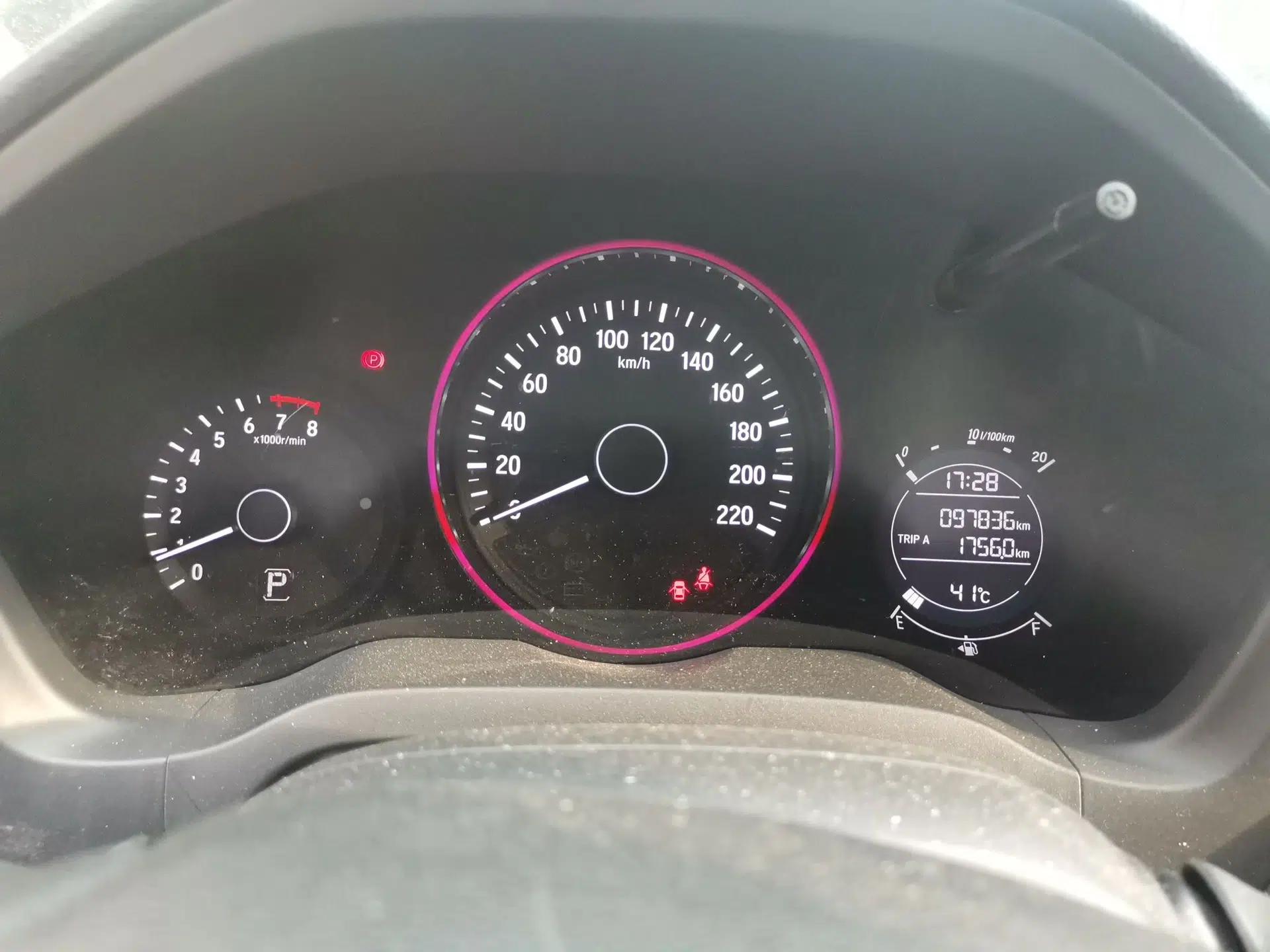 Honda Vezel 2017 1.5L CVT 2WD Comfort Model — миниатюра 11