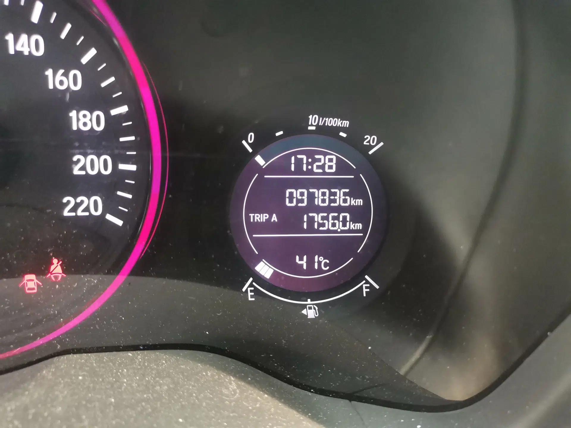 Honda Vezel 2017 1.5L CVT 2WD Comfort Model — миниатюра 12