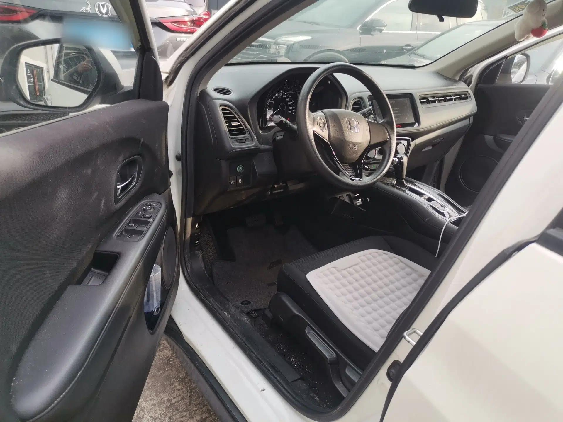 Honda Vezel 2017 1.5L CVT 2WD Comfort Model — миниатюра 16