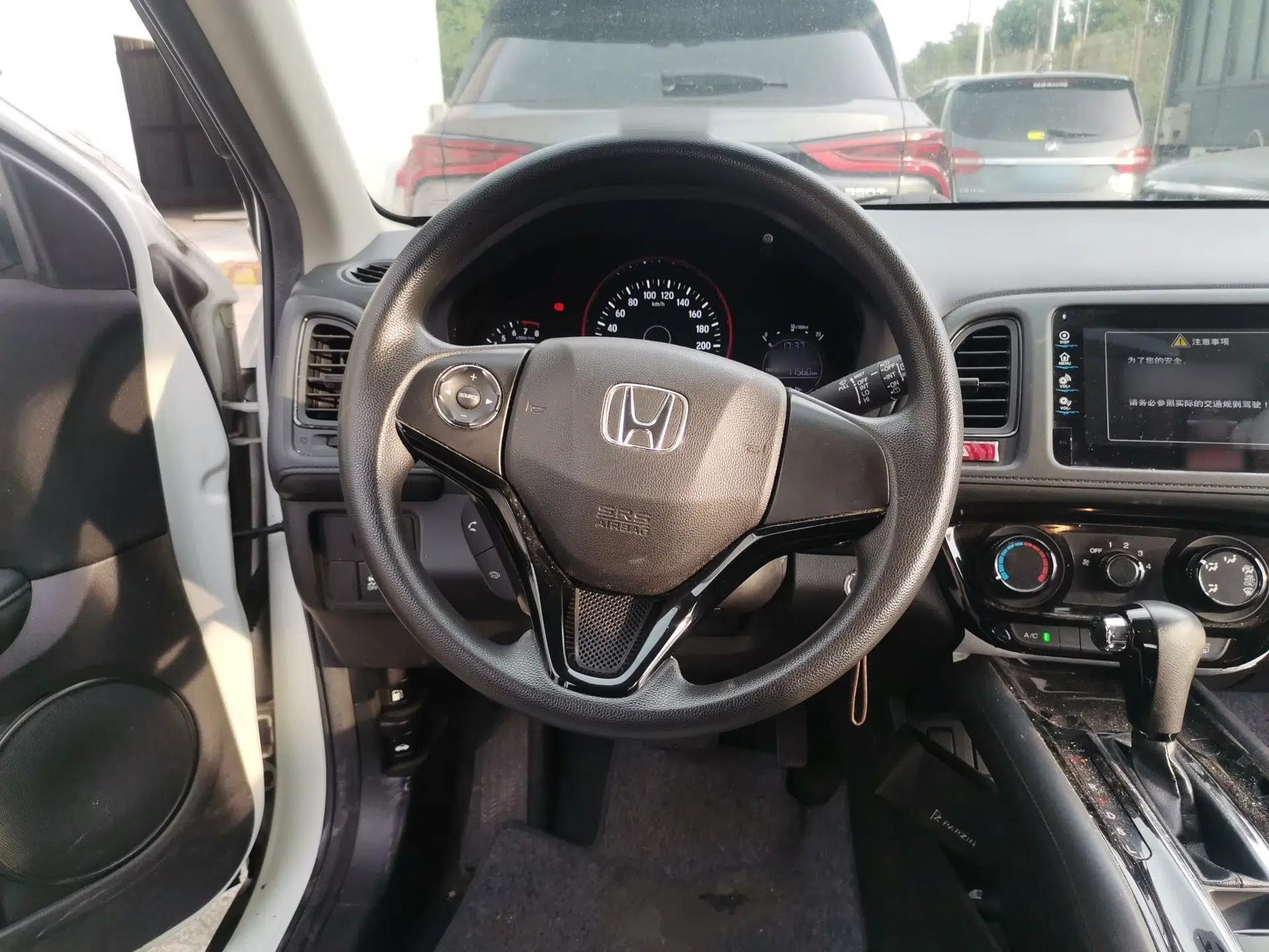 Honda Vezel 2017 1.5L CVT 2WD Comfort Model — миниатюра 10