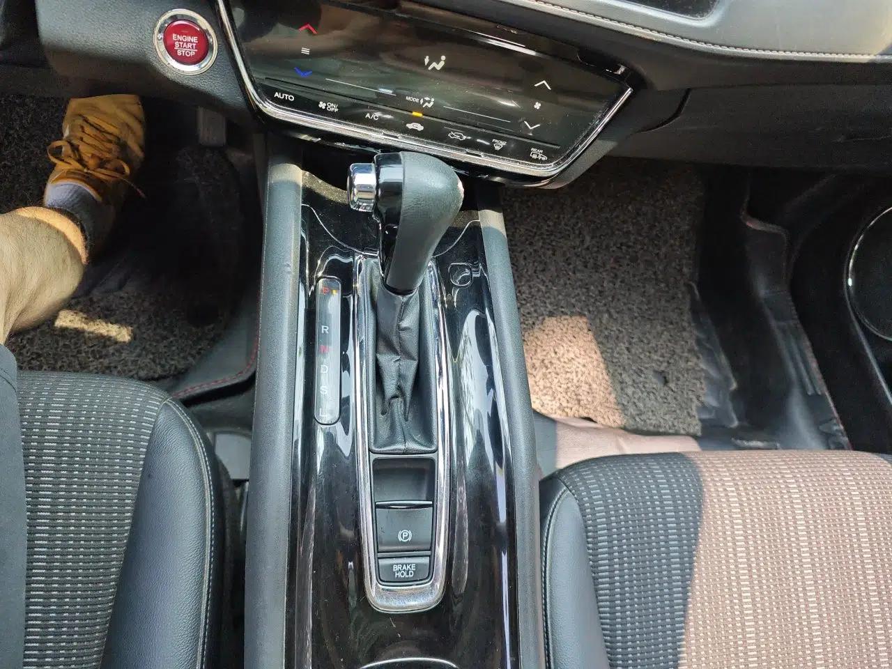 Honda Vezel 2015 1.8L CVT 2WD Luxury Model — миниатюра 14