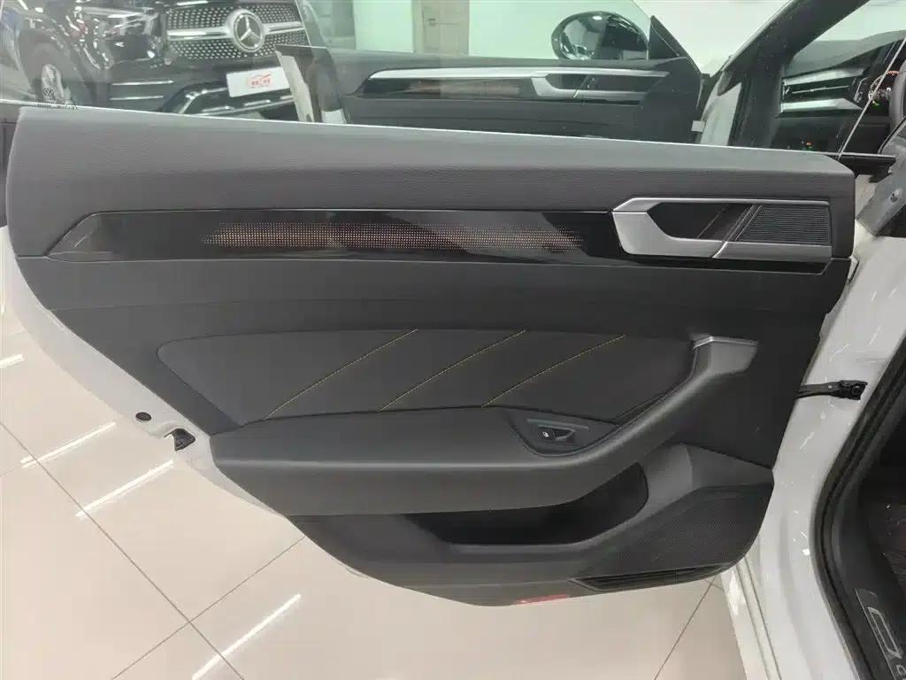 FAW-Volkswagen CC 2024 380TSI Striking Edition — миниатюра 23