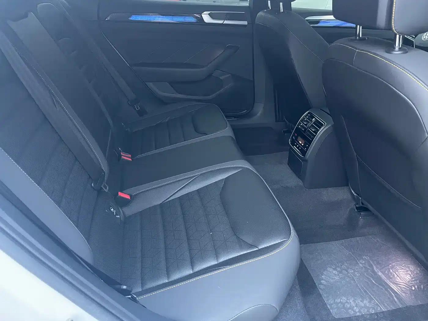 FAW-Volkswagen CC 2024 380TSI Striking Edition — миниатюра 11